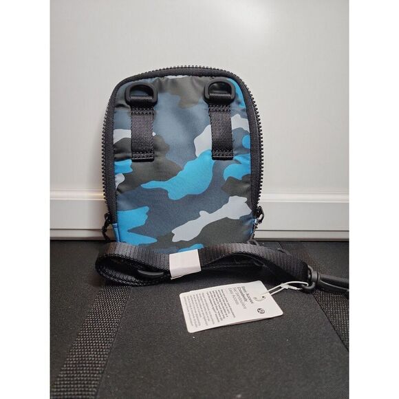 Lululemon Easy Access Crossbody Camo - Picture 2 of 5
